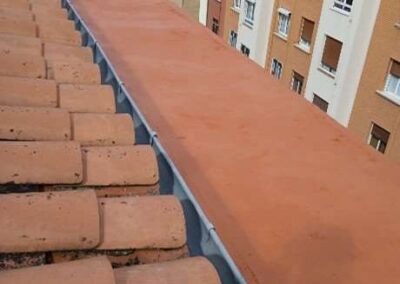 Impermeabilización de alero de hormigón en cubierta de edificio