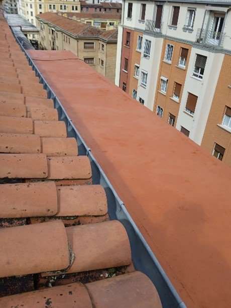 Impermeabilización de alero de hormigón en cubierta de edificio